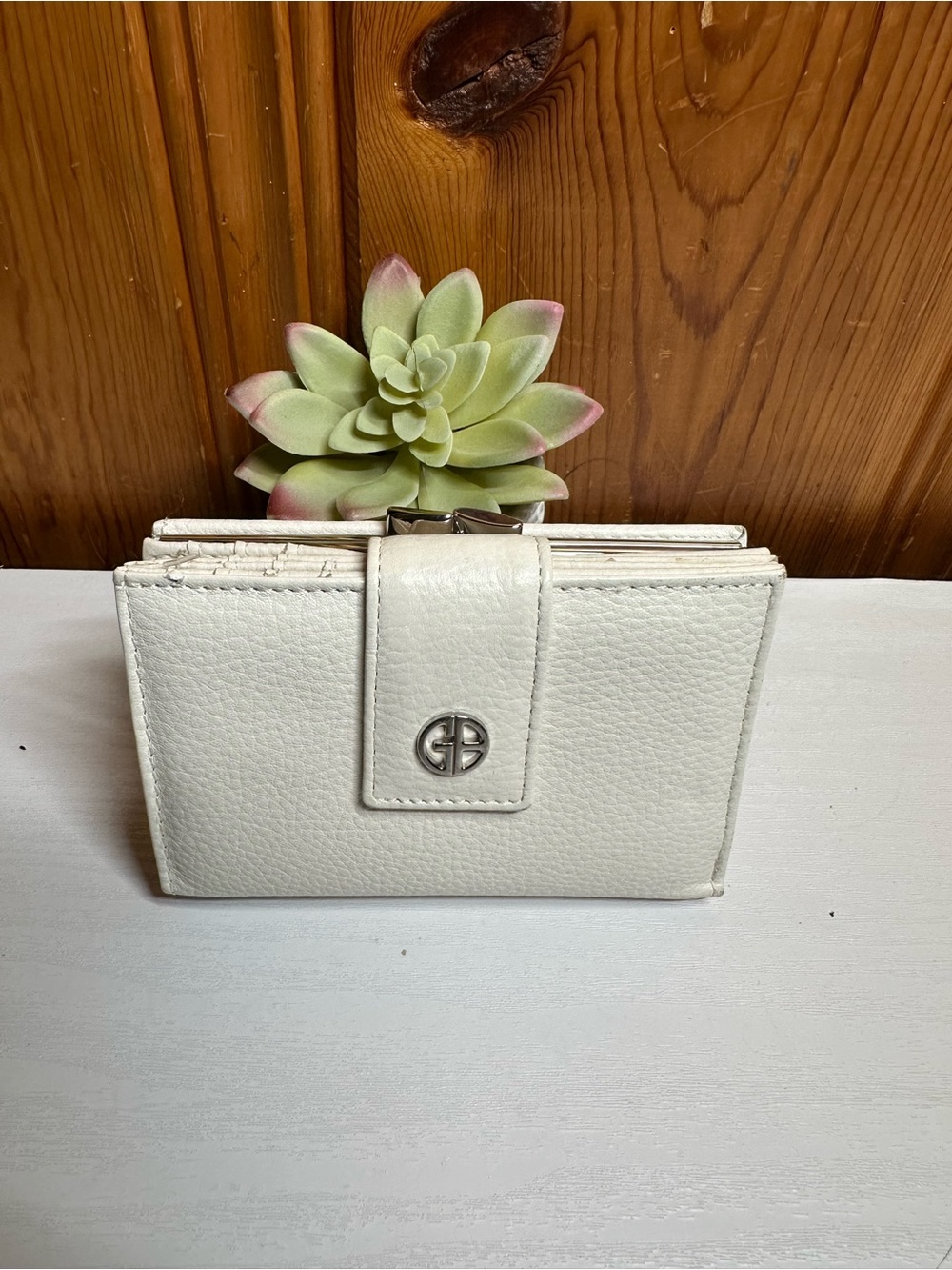 Giani Bernini White Leather Snap Wallet